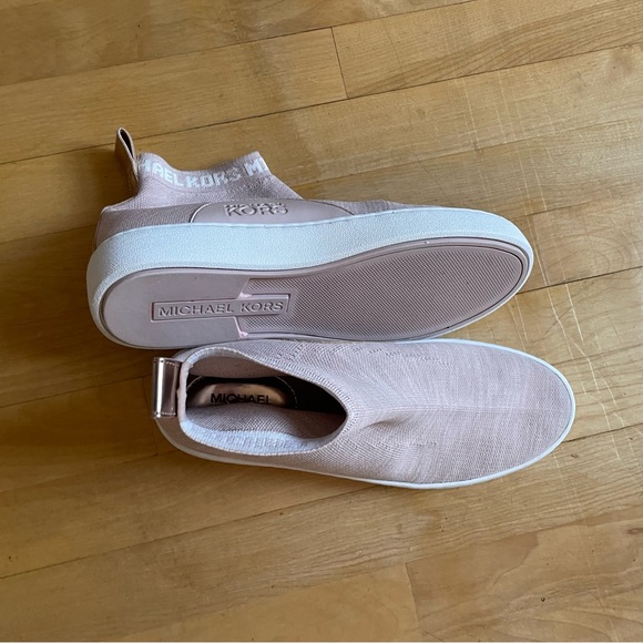 Michael Kors women’s sneakers size 7.5. stretch sneakers in excellent condition - Picture 3 of 3